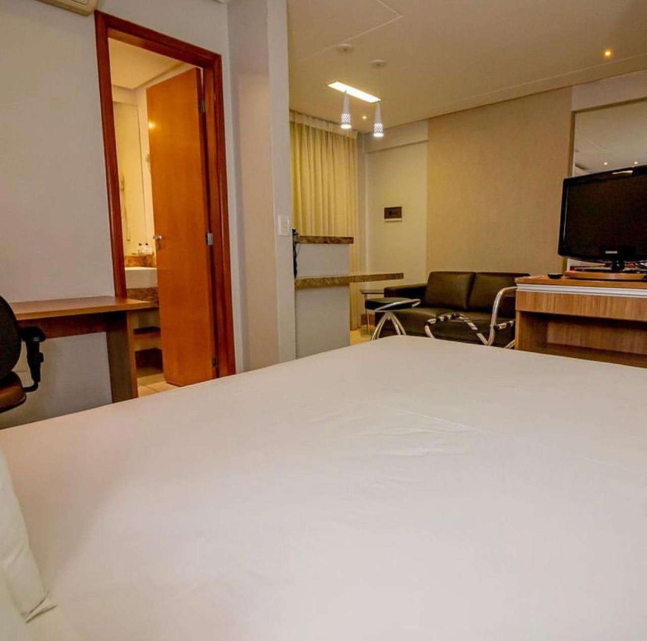 Sun Square Suites Hotel By Lual กัวยาเนีย ภายนอก รูปภาพ