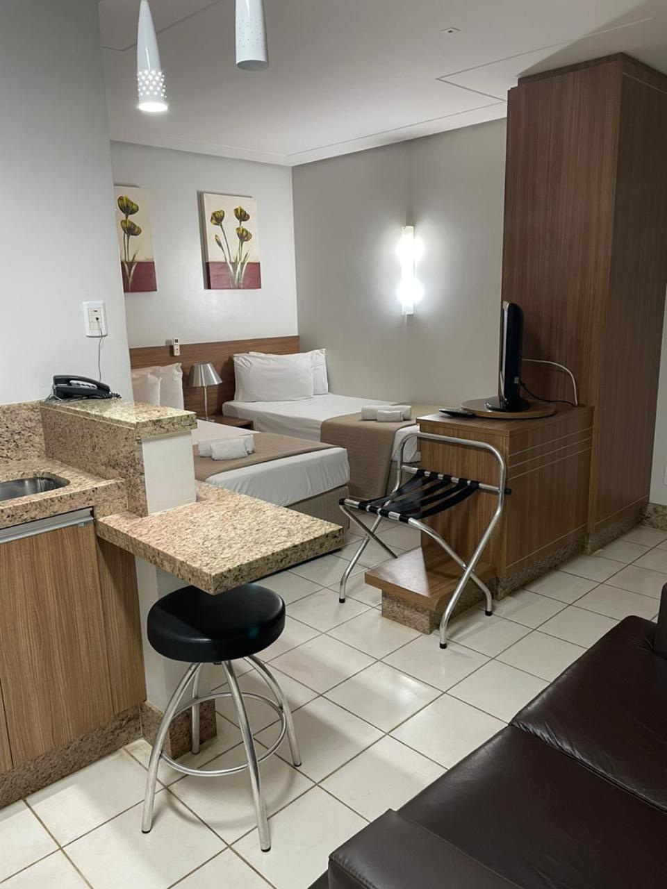 Sun Square Suites Hotel By Lual กัวยาเนีย ภายนอก รูปภาพ