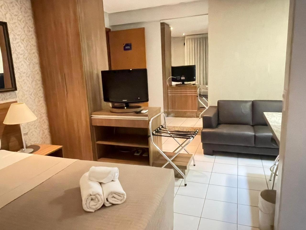Sun Square Suites Hotel By Lual กัวยาเนีย ภายนอก รูปภาพ